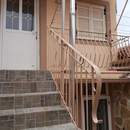 Angelos Apartment *